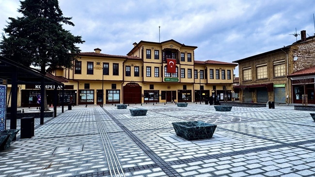 ÇORUM’UN YENİ MEYDANIN  ADI ‘HANÖNÜ MEYDANI’ OLDU